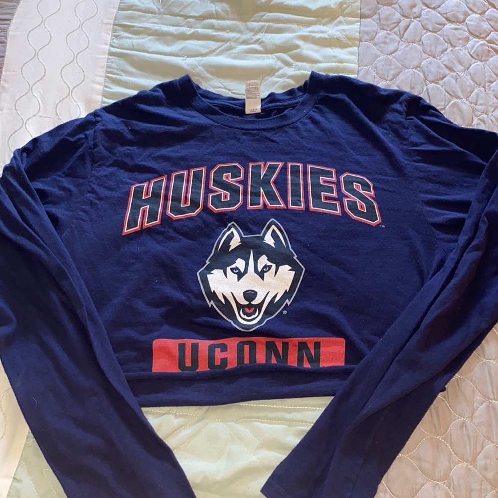 Cropped UConn long sleeve t shirt